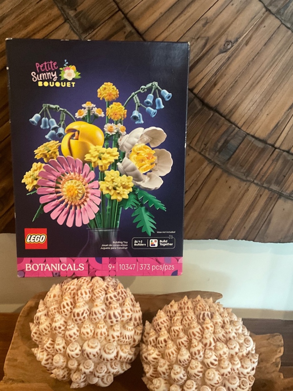 LEGO Botanicals  Petite Sunny Bouquet   Featuring  373 pieces